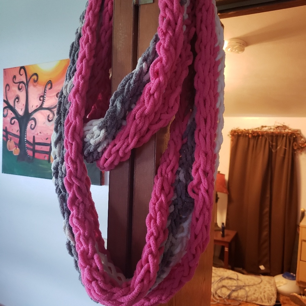 Handmade infinity scarf - Picture 2 of 2